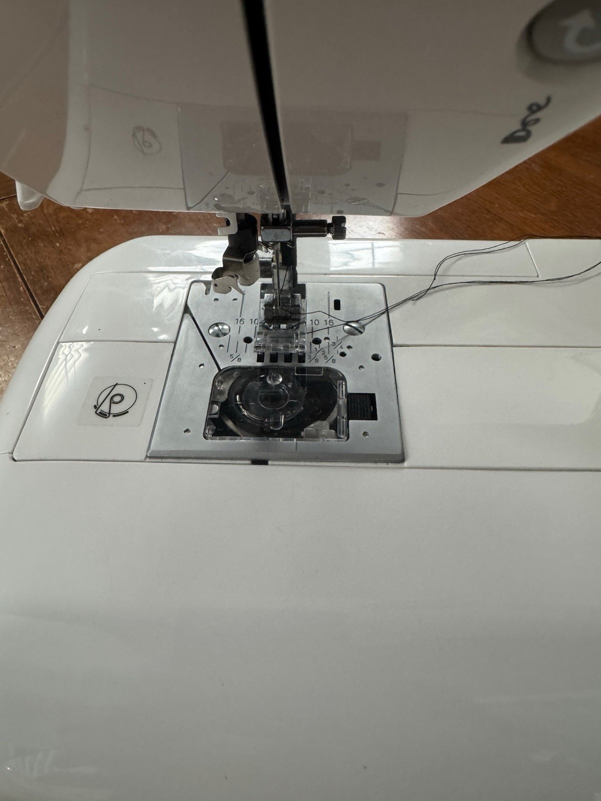 Singer Curvy Sewing Machine Model 8763 Excellent Condition