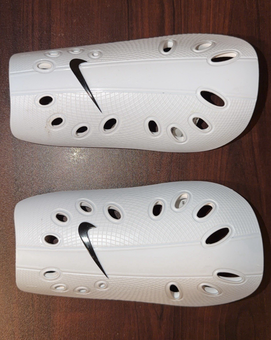 Nike J Guard Soccer Shin Guards Leg Large White/Black Lightweight Pair