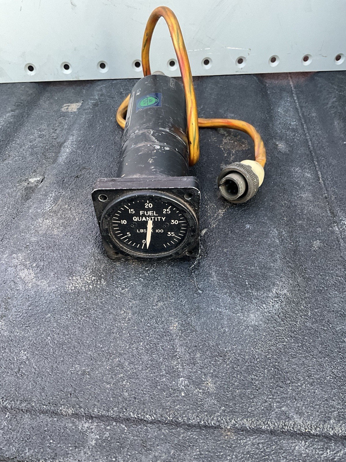 VINTAGE AIRCRAFT COMBINED AMPLIFIER-BRIDGE FUEL GAGE INDICATOR MEMORABILIA