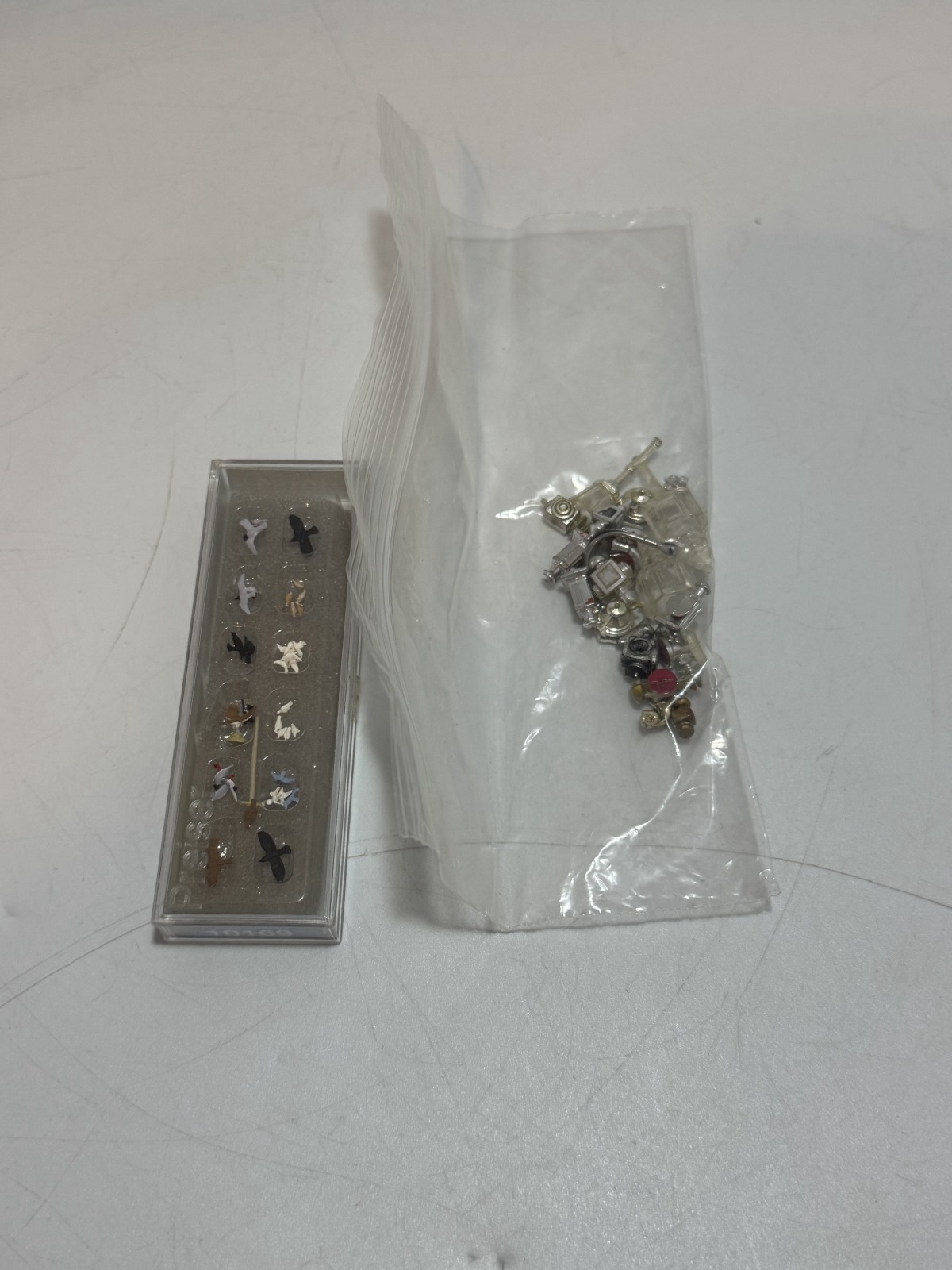 HO Scale Preiser Birds + Model Railroad Lamp Parts Lot (1:87 Accessories)