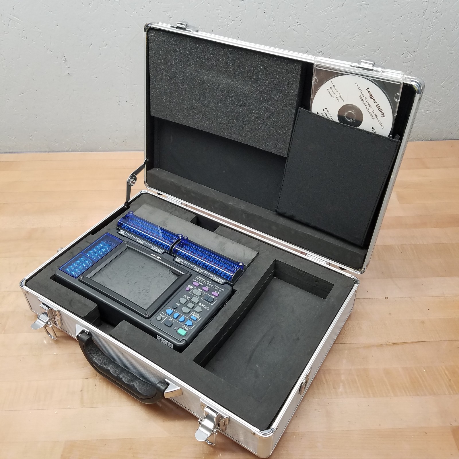 Hioki LR8401-20 Memory HiLogger w/ CD, LR8501 Universal Unit, Max Input 100V