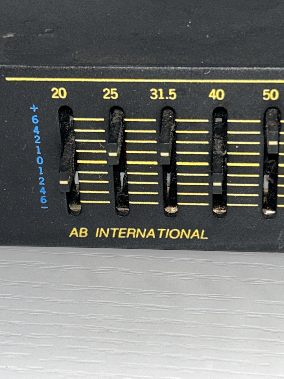 EUC AB INTERNATIONAL MODEL 131 RACK GRAPHIC EQUALIZER, READ