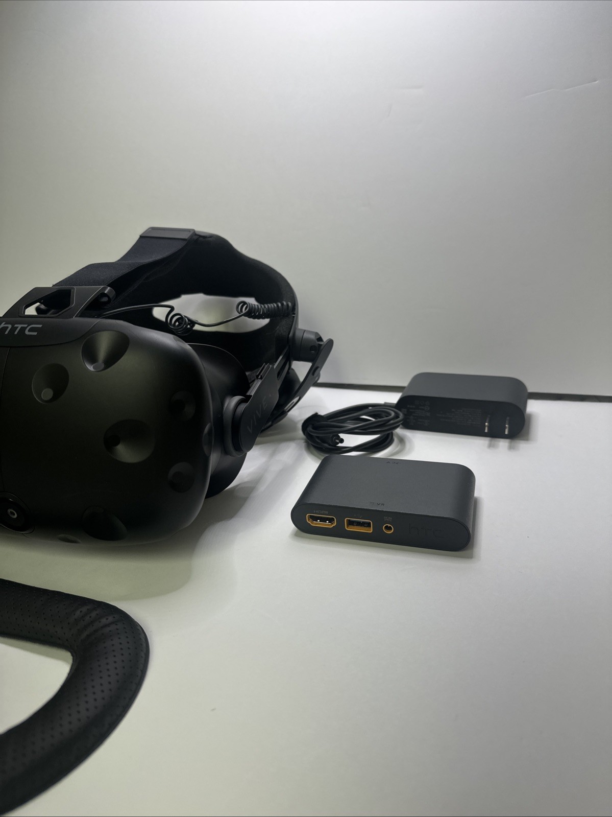 HTC Vive VR Headset W/ Deluxe Audio Strap, Link Box, Cables, New Face Pad