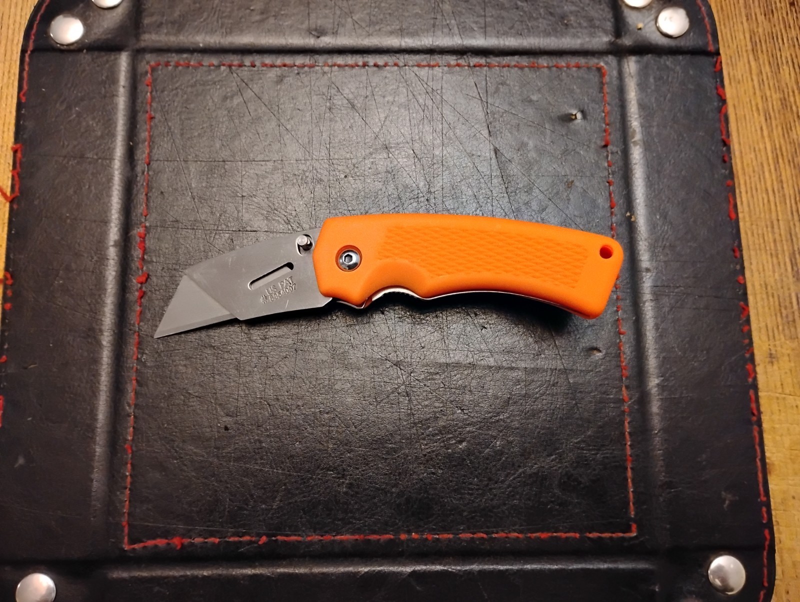 Gerber Industrial Edge Utility Knife TacHide Rubber Handle Liner Lock Thumb Stud