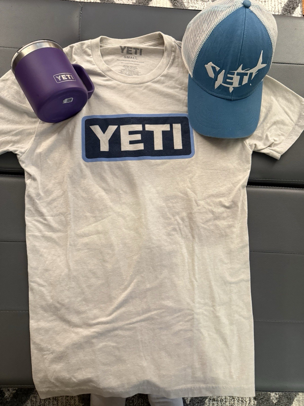 YETI Bundle-T-shirt(small) Mesh cap, 14 oz. Stackable mug - EXC condition