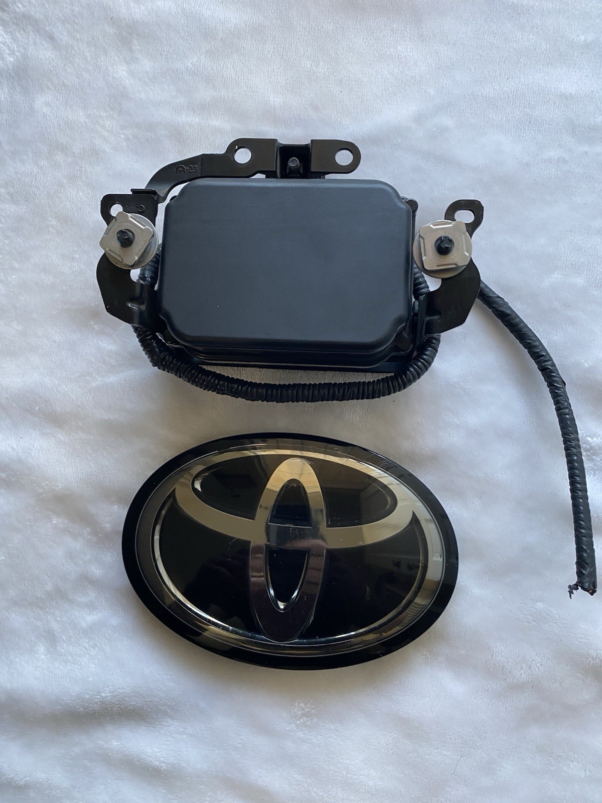 2018 Toyota Highlander Radar Module Distance Sensor + Emblem OEM