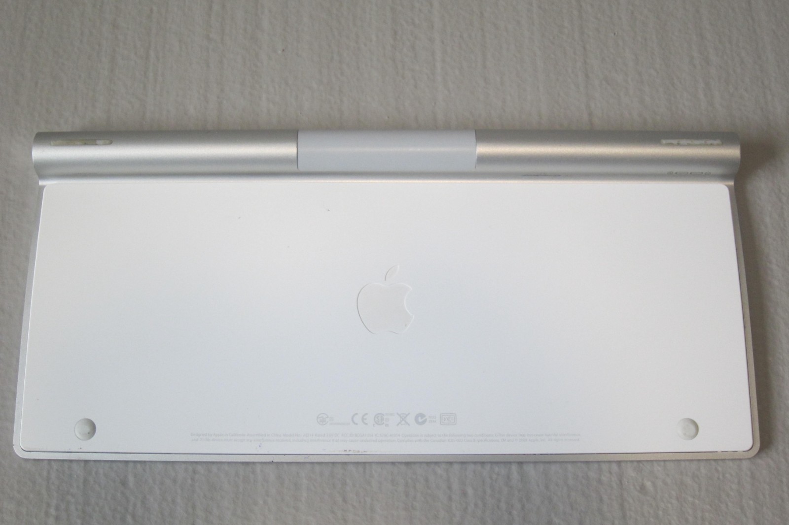 Apple wireless keyboard- white color A1314