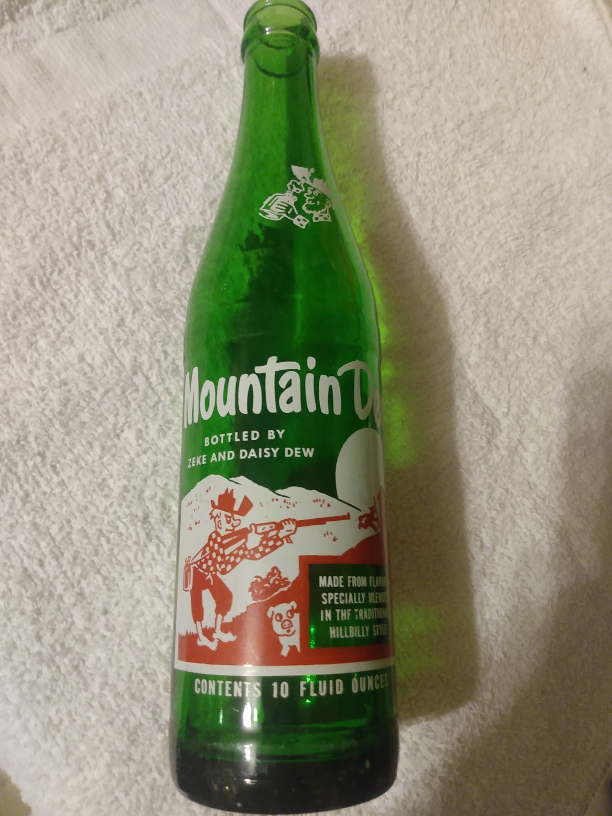 Mountain Dew Hillbilly ACL Soda Bottle 10 oz Bottled By Zeke And Daisy Dew #26
