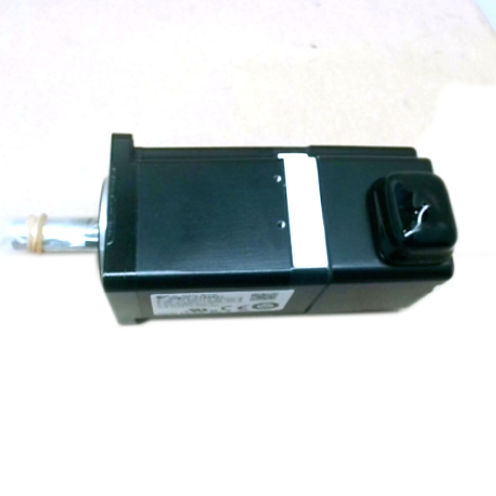 1PC YASKAWA AC SERVO MOTOR SGMJV-01AAA2C NEW