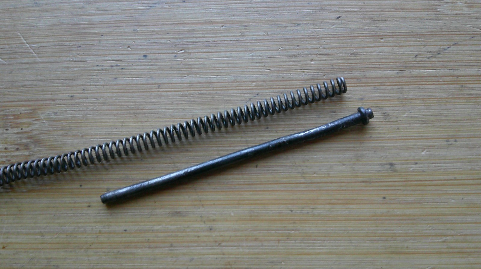 Glenfield Marlin 60 795 70 5 75 RECOIL SPRING & GUIDE ROD- MODEL 60