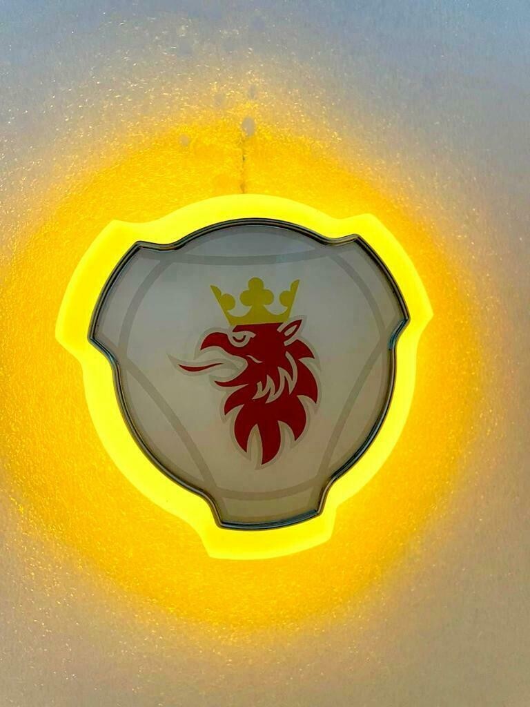 FOR SCANIA GRIFFIN FRONT GRILL EMBLEM BADGE YELLOW LED HEADLIGHT LIGHTING LAMP