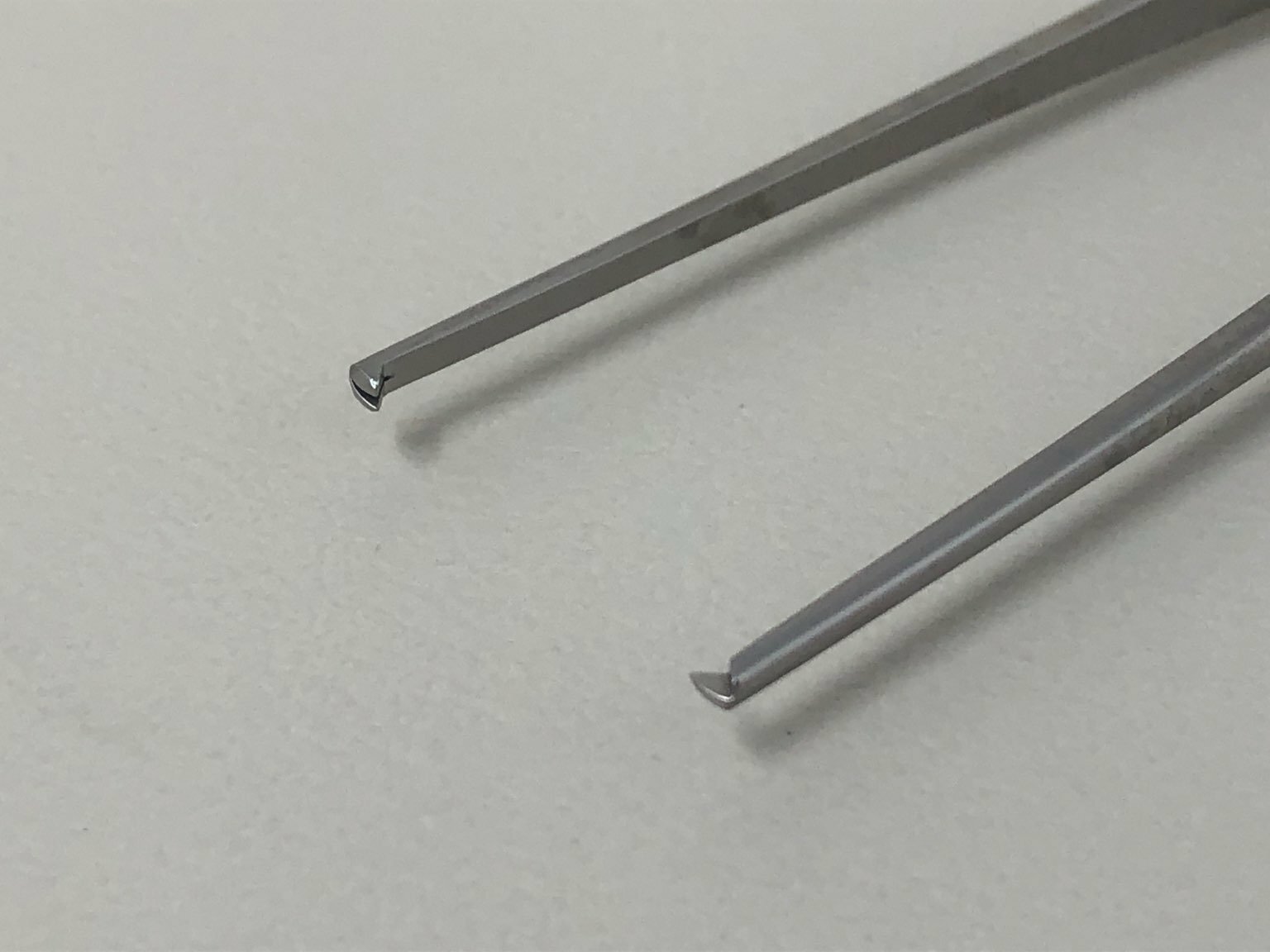 Aesculap MD463 Cushing Tissue Forceps, 1 x 2 Teeth, 7" Length