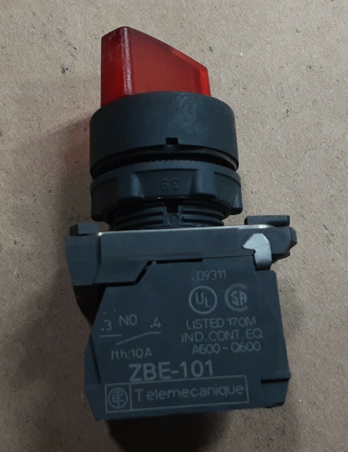 Telemecanique 2-Position RED selector Switch ZBE-101 ZBV-B4 #3024J19