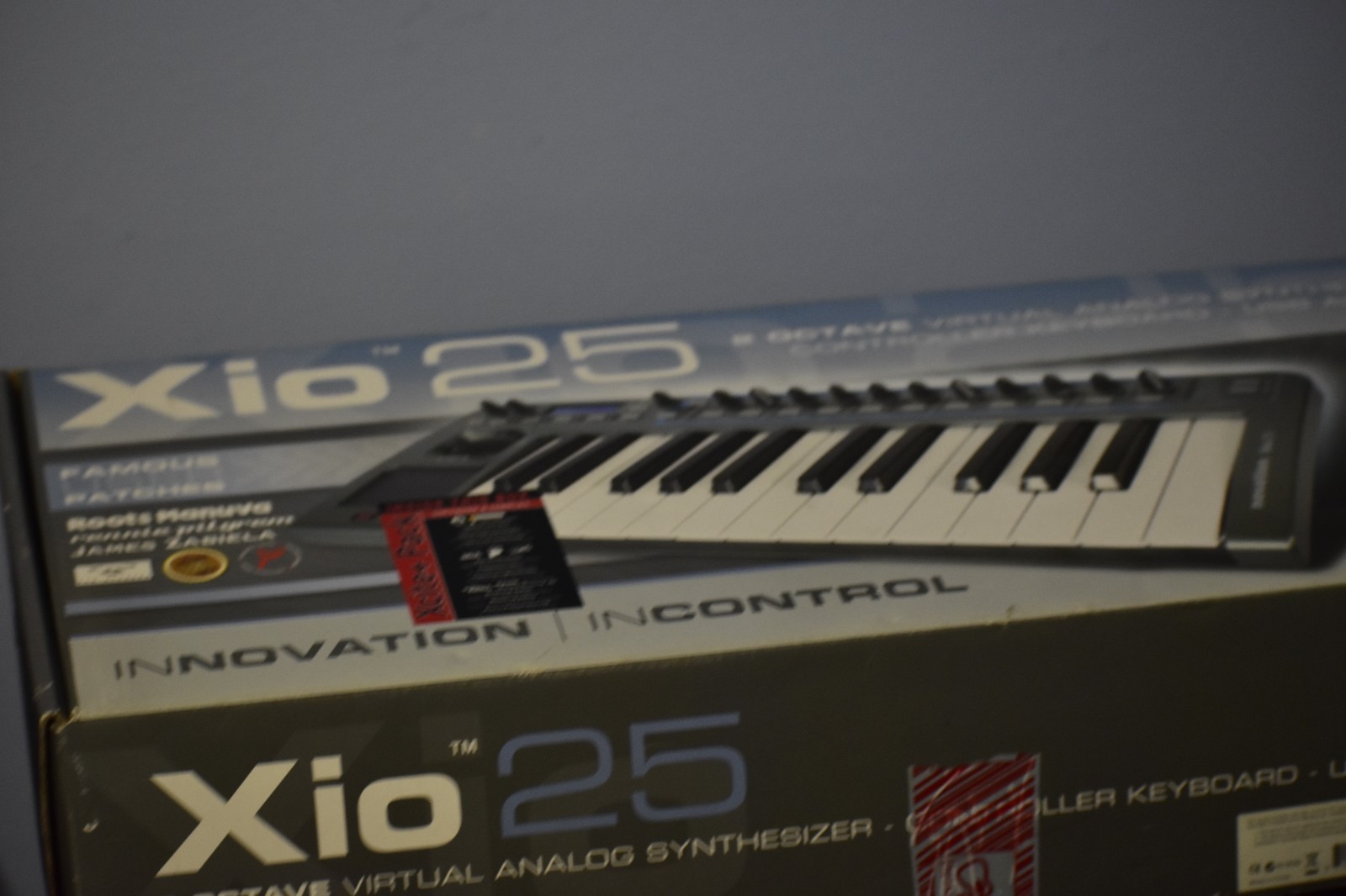 Novation Xio 25 Virtual Analog Synthesizer Controller Keyboard XioSynth 25