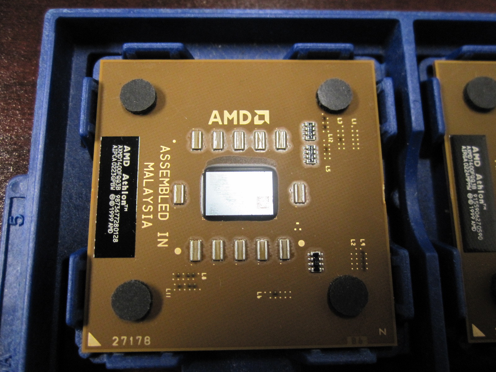 AMD Mobile Athlon XP-M 1400+ 1.2 GHz/256KB/200 AXMD1400FQQ3B Socket 462/Socket A