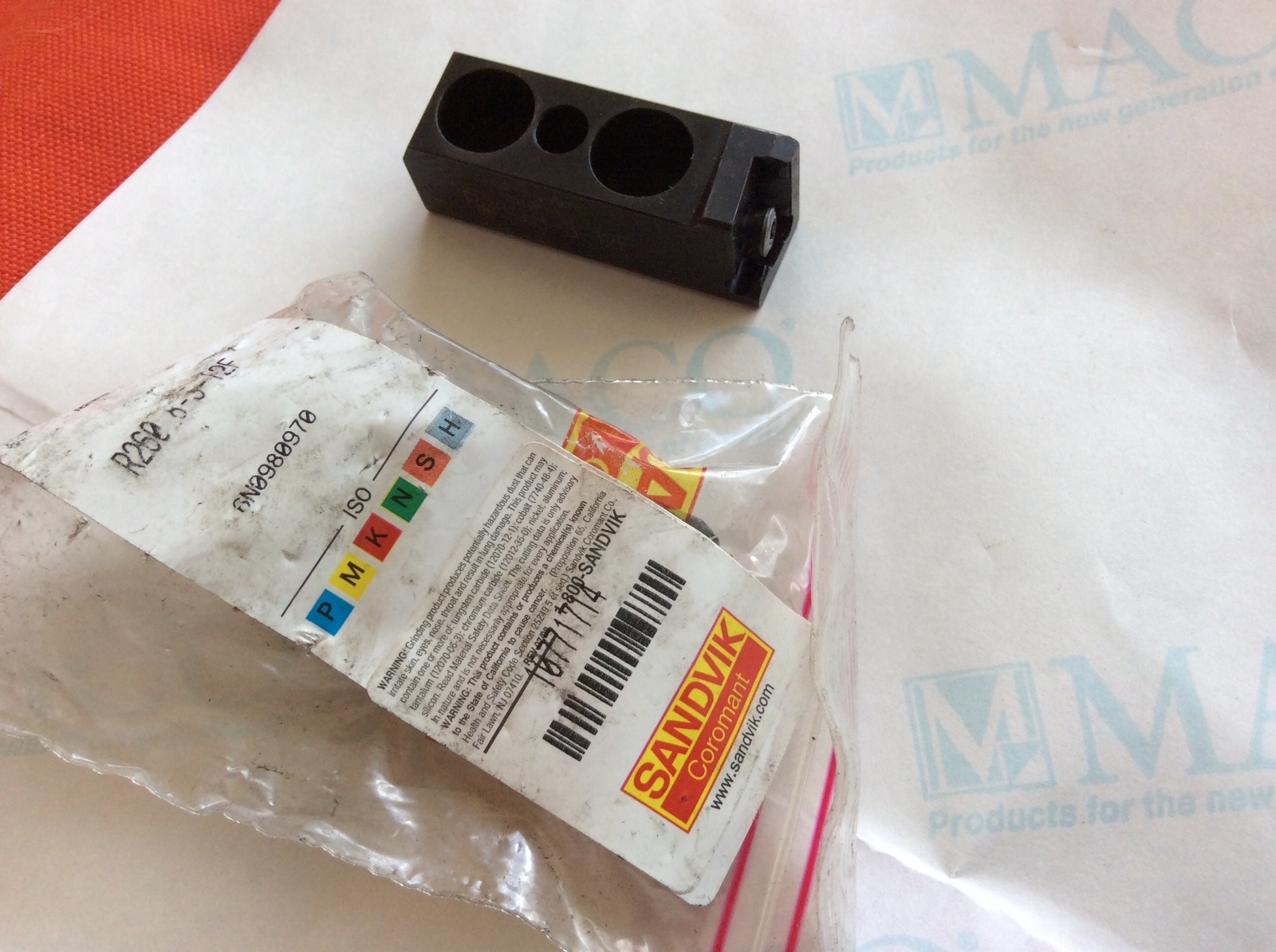 Sandvik Coromant OEM ORIGINAL R260.8-3-12F  NEW NOS  SALE $15