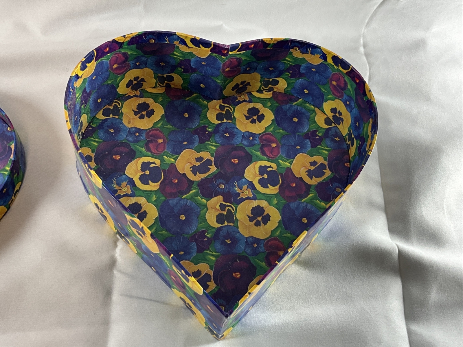 Heart Shaped Pansy Design Gift Box Keepsake’s