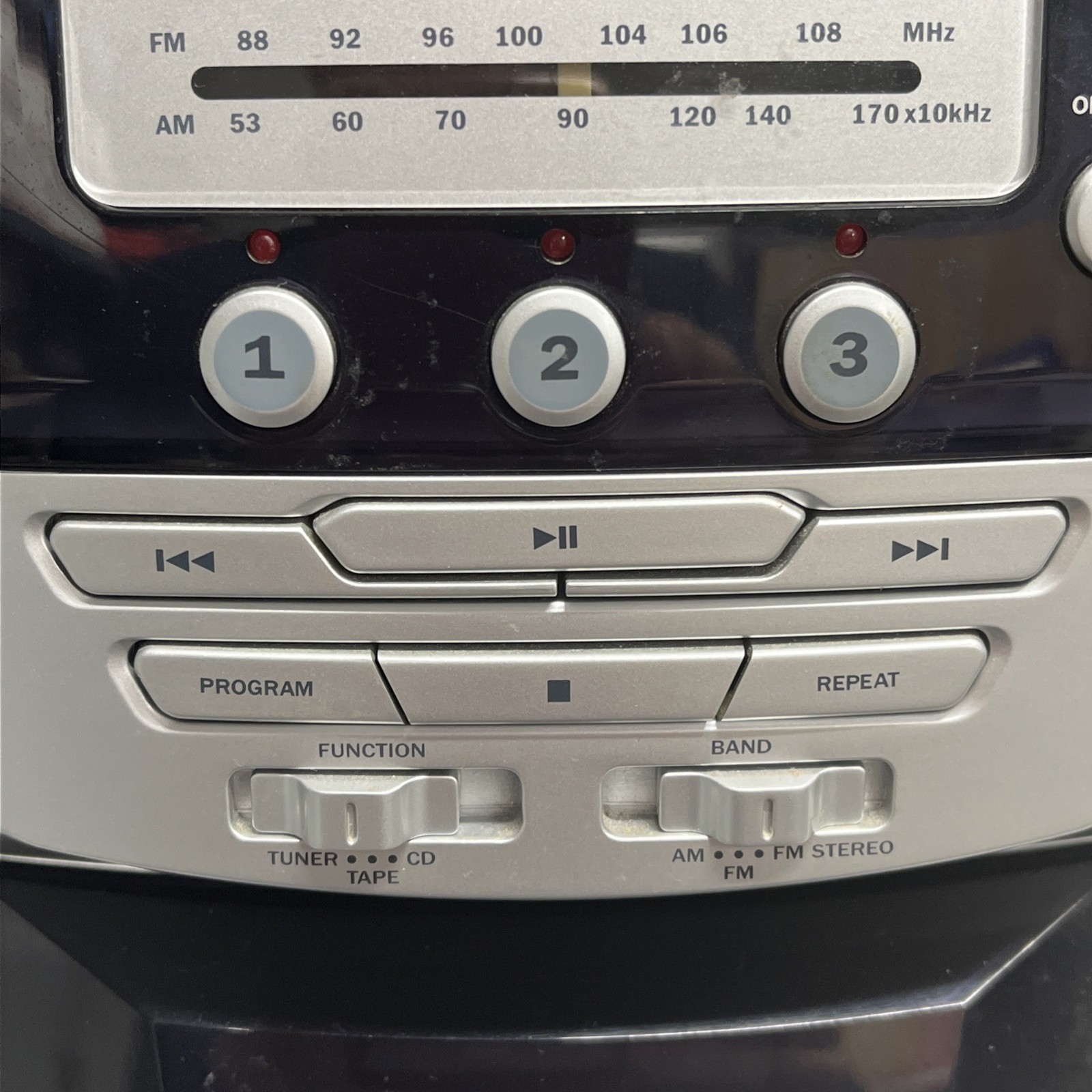Magnavox 3 CD Changer MAS85 Hi-Fi Cassette And AM/FM Stereo Radio