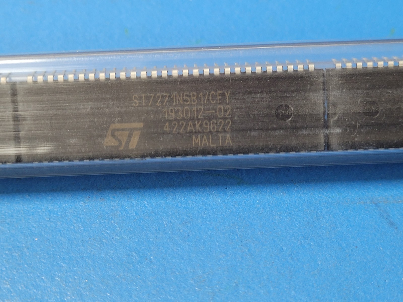 (1 PC) ST7271N5B1/CFY Microcontroller, 8-Bit, MROM, ST72 CPU, 4MHz, CMOS, PDIP56