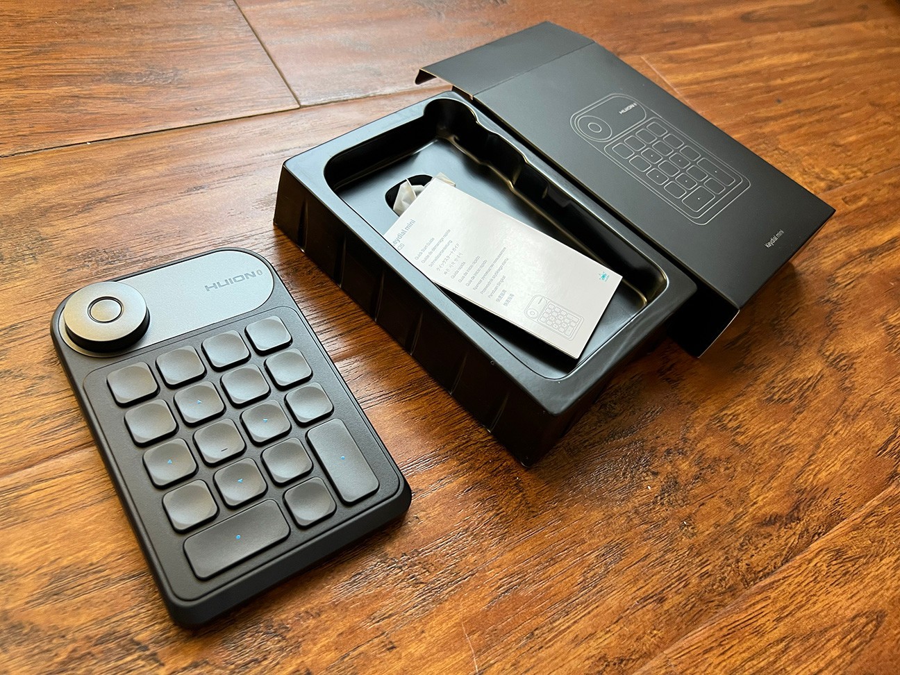 HUION Keydial Mini Bluetooth Programmable Wireless Keypad 18 Keys New in Box
