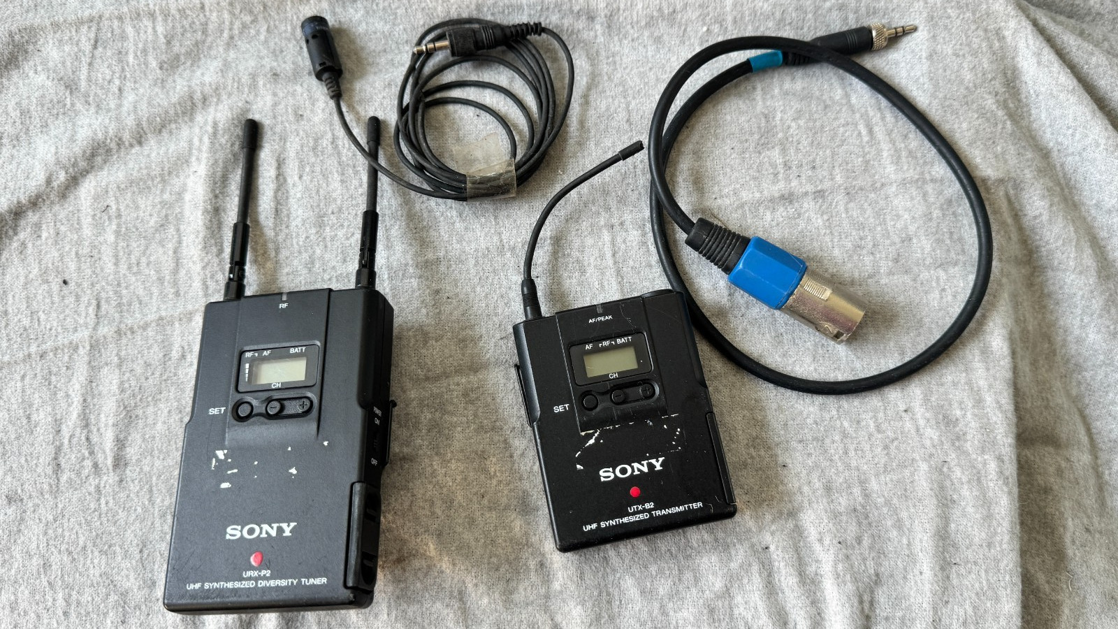 Sony UTX-B2 URX-P2 UHF Wireless Lavalier Microphone System Broadcast