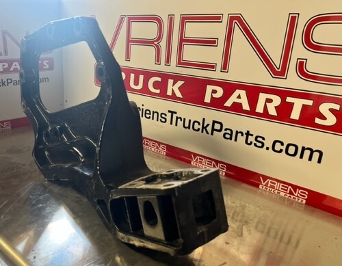 PACCAR KENWORTH, PETERBILT BRACKET-DRIVE FRONT SPRING RH B11-1025R