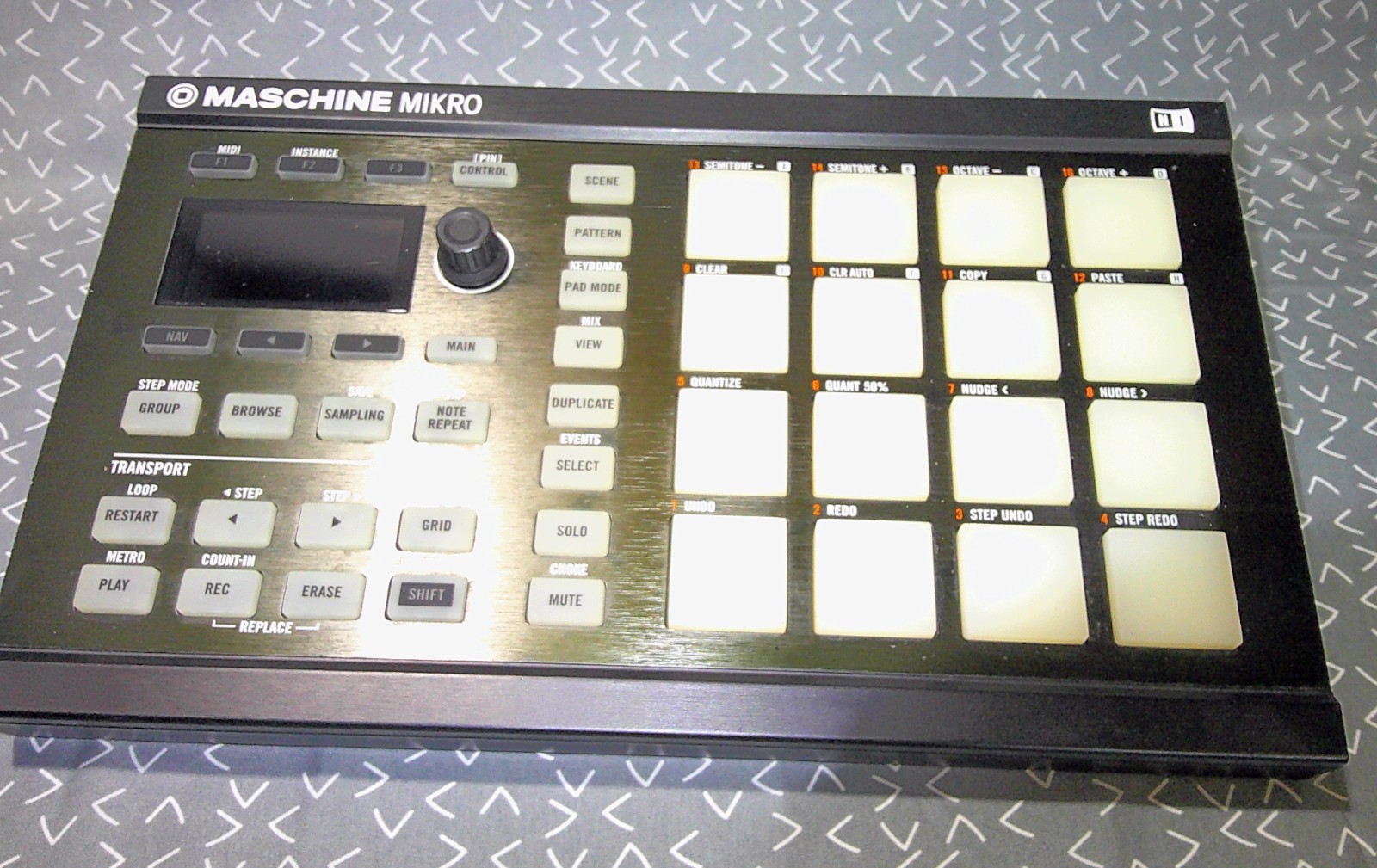 Native Instruments Maschine Mikro MK2 - Groove Production Studio -Tested & Works