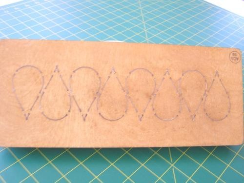 Accucut fabric cutter die Set of 2 Feathers  Heavy wood #1521