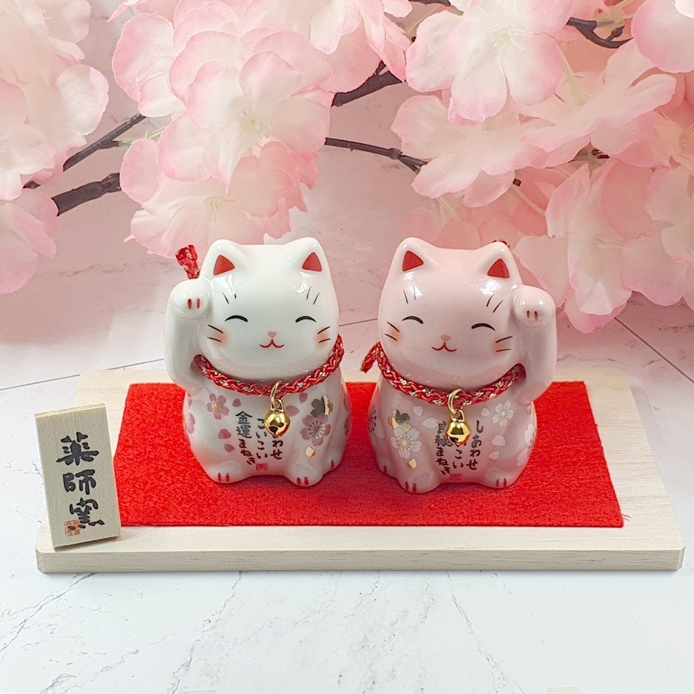 Authentic Yakushigama Japanese Ceramic Lucky Cat Maneki Neko Hand-Painted(819)