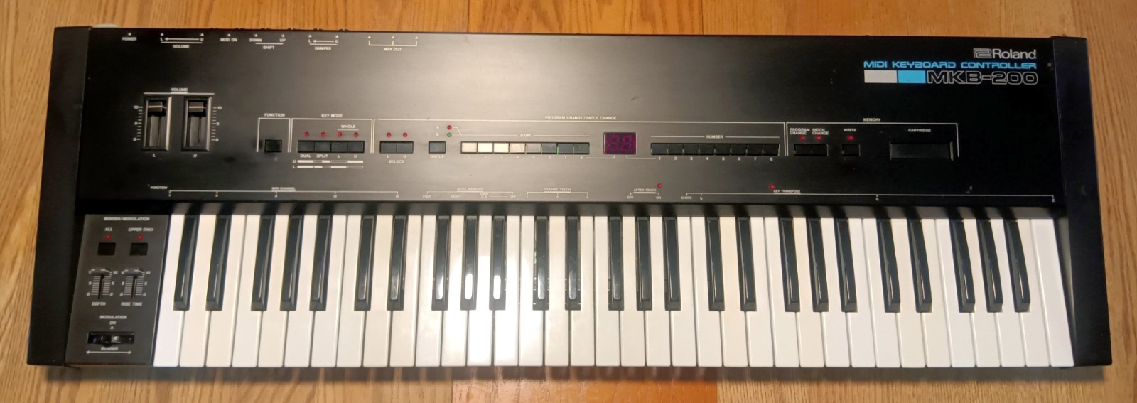 *SERVICED* *VINTAGE* Roland MKB-200 61-Key MIDI Keyboard Controller ca. 1988