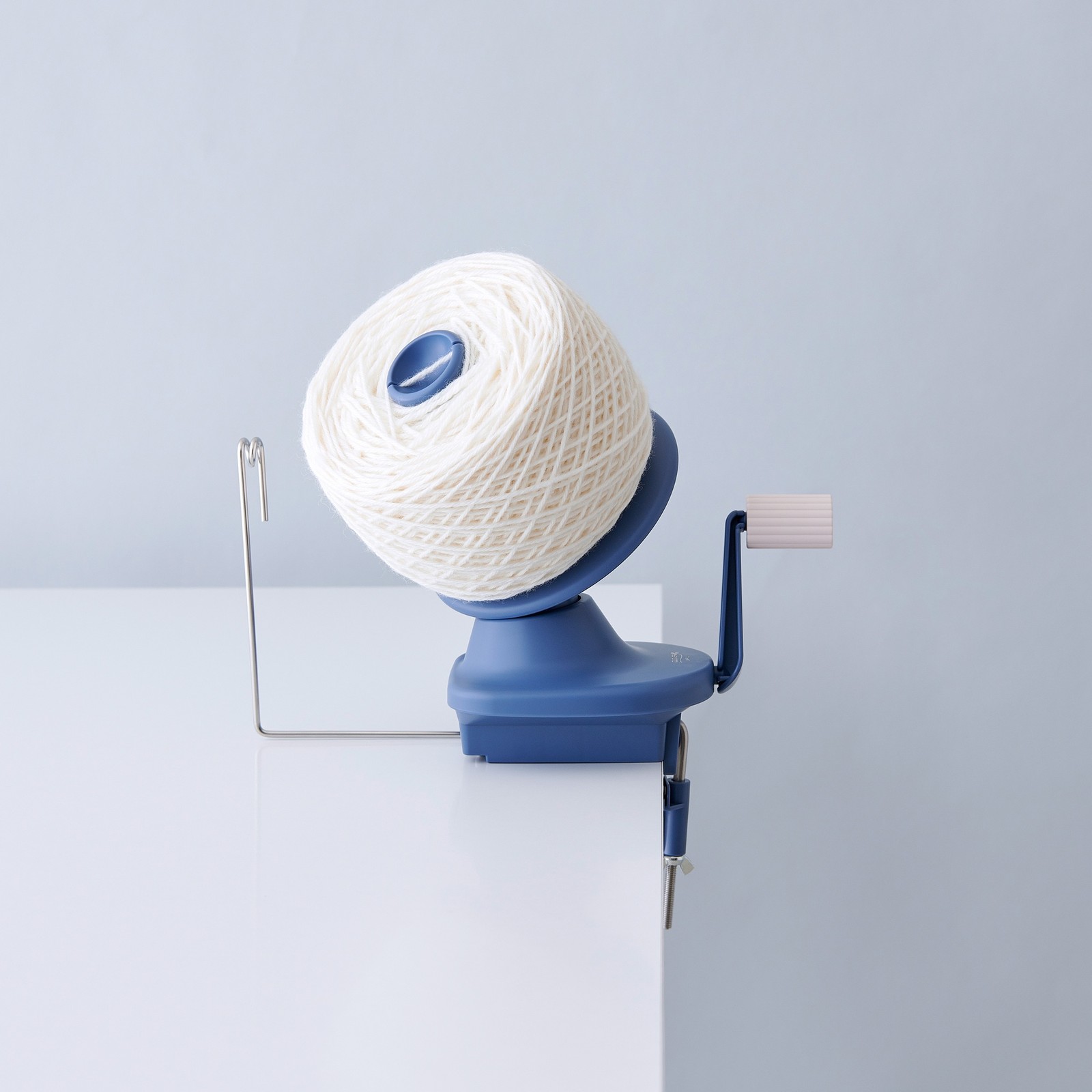 Clover Yarn Ball Winder-Blue