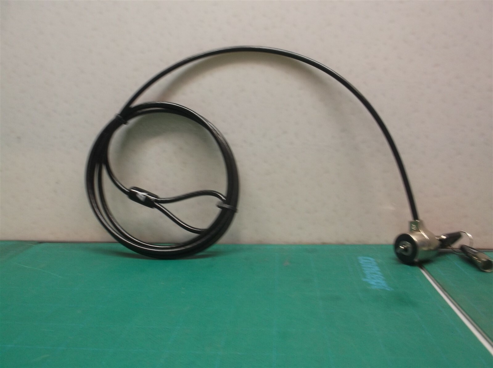 Open Box* V7 SLK500 Keyed Laptop Security Lock/Computer Lock