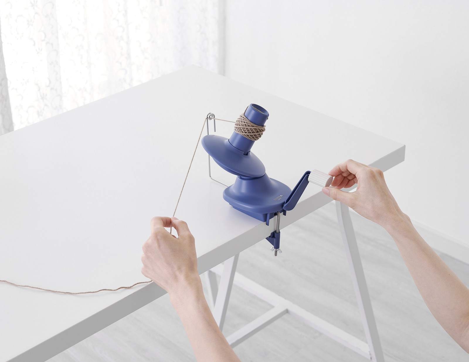 Clover Yarn Ball Winder-Blue