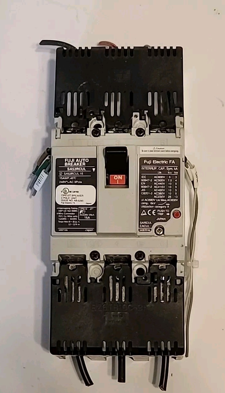 FUJI ELECTRIC SA53RCUL 15 CIRCUIT BREAKER 3 POLE 15A 240VAC 50/60HZ - Free Ship