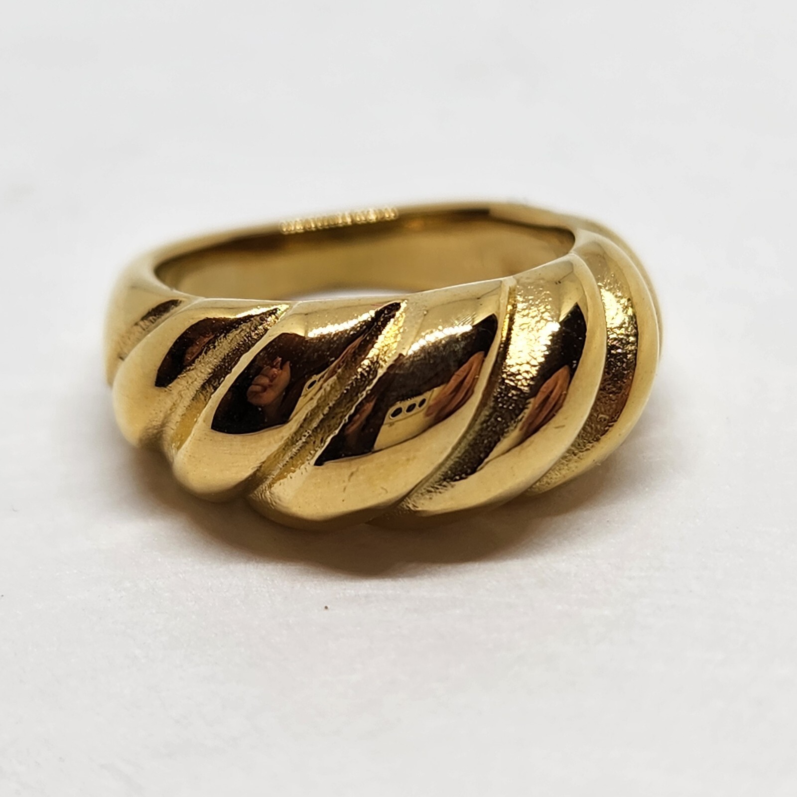 Fashion Ring Gold Tone Twist Shell Size 6.25