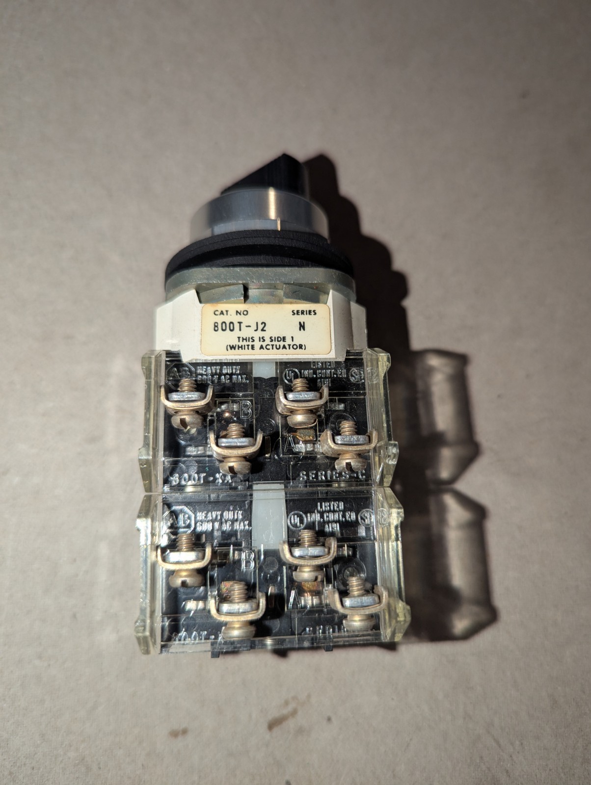 NEW GENUINE ALLEN-BRADLEY 800T-J2H SER N SELECTOR SWITCH UNIT 3 POS READ DISC.