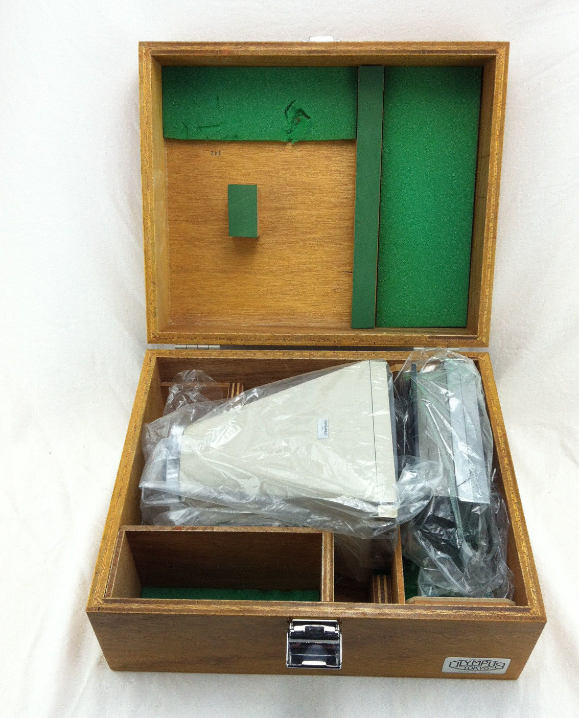 Olympus Polaroid Microscope Camera Film Adapter; in wooden box