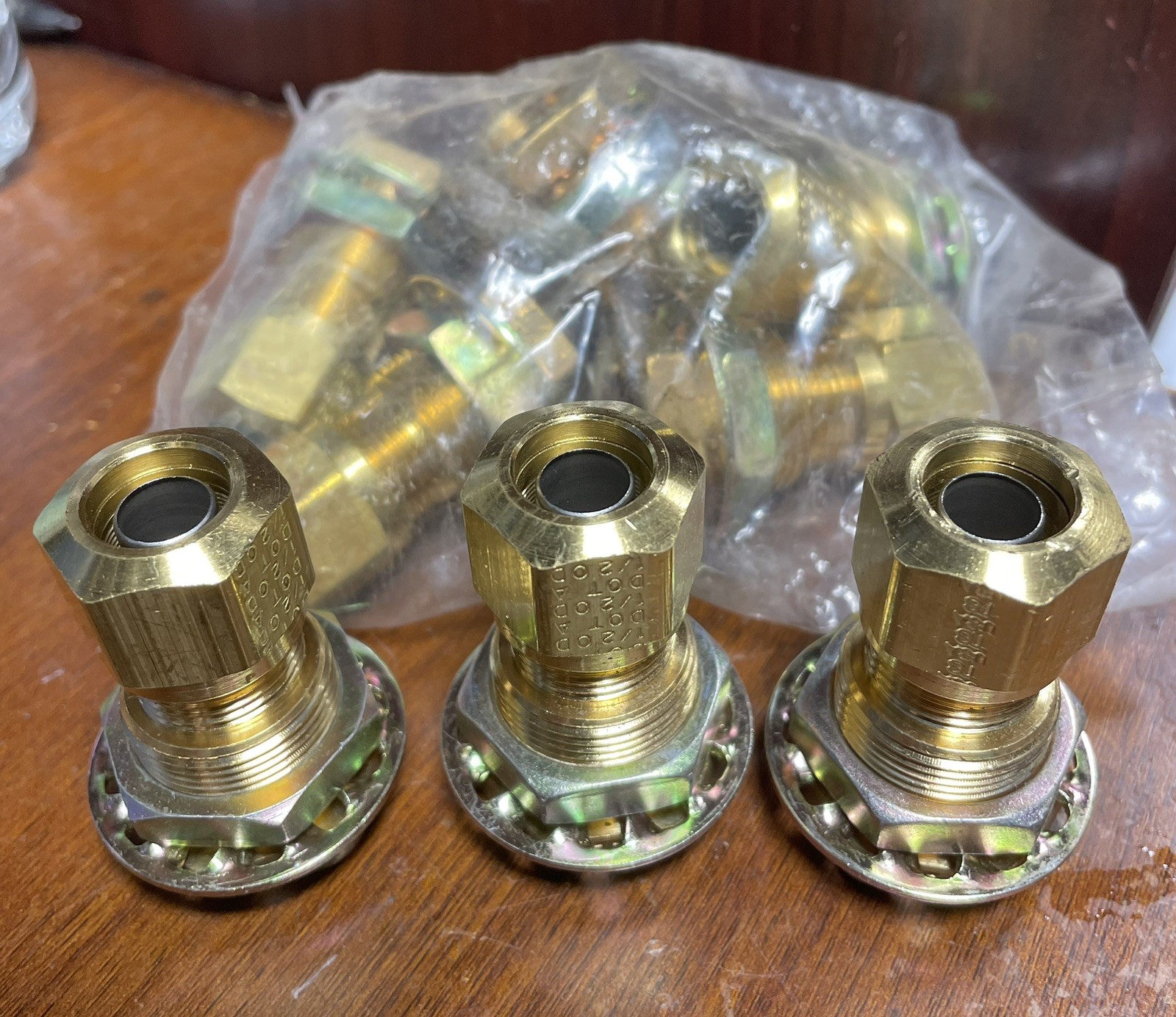 Lot of 8 Brass Bulkhead Fittings 1/2" x 3/8" BFC391-86S NOS Industrial Surplus