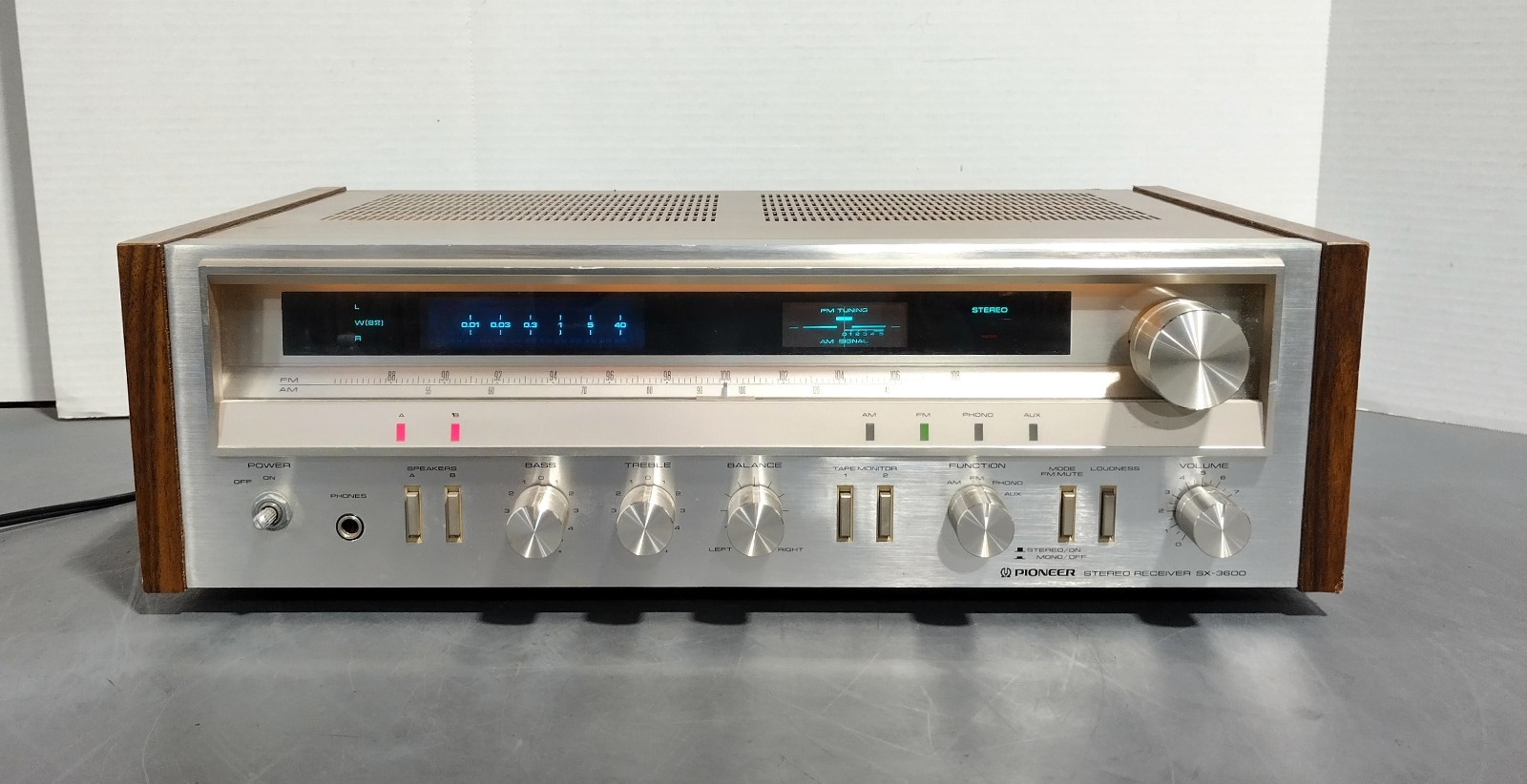 Pioneer SX-3600 30W Per Channel 8Ω AM/FM Radio Vintage Stereo Receiver