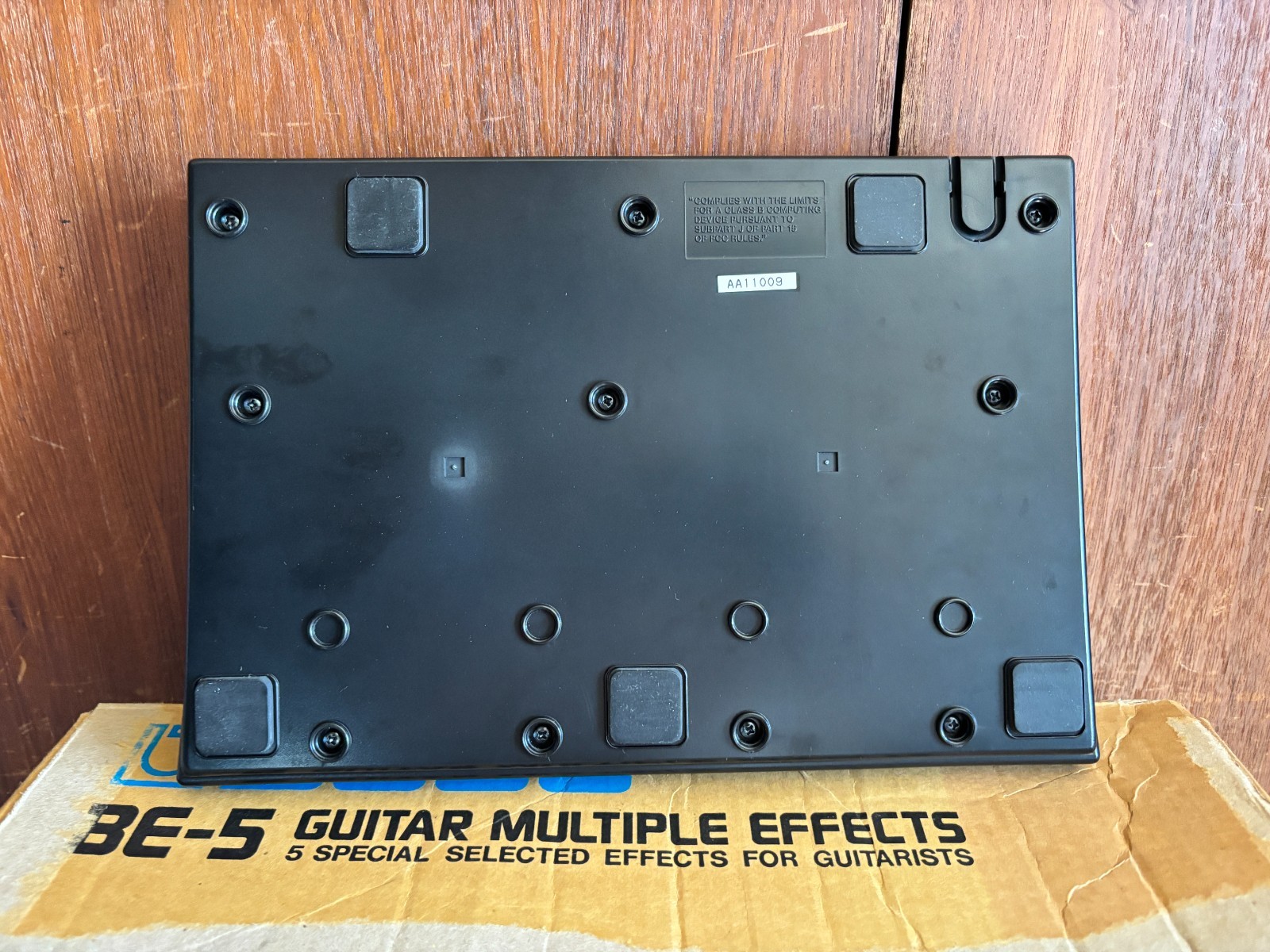 BOSS BE-5 GUITAR MULTIPLE EFFECTS w/ box