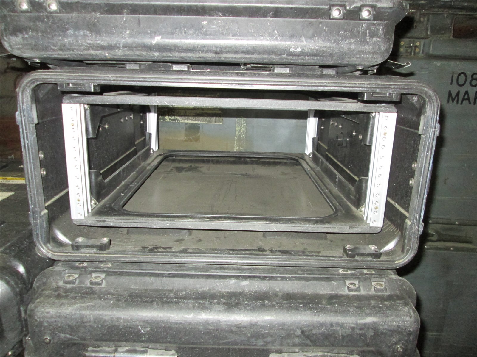 Rackmount 04U x24 ECS Legacy Composite Shock Mount Rack Black Case Shockmount B