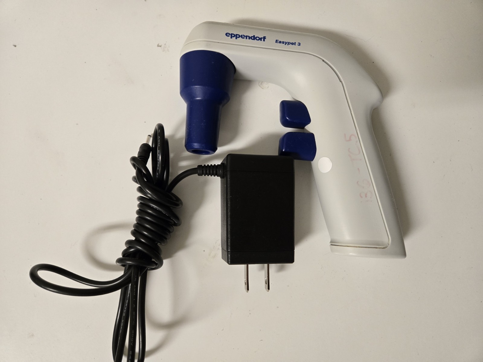 Eppendorf Easypet 3 Electronic Pipette Controller with Charger