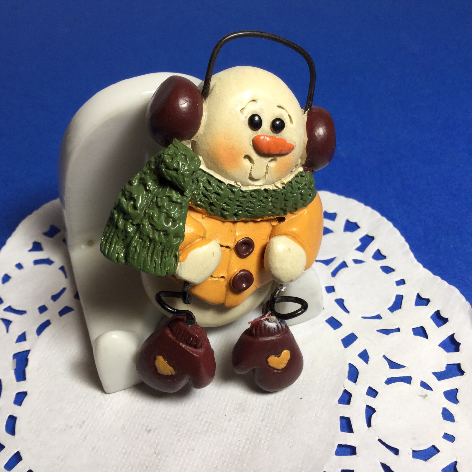 CUTE ADORABLE VTG SNOWMAN PIN BROOCH WEARING EARMUFFS SCARF MITTENS NICE