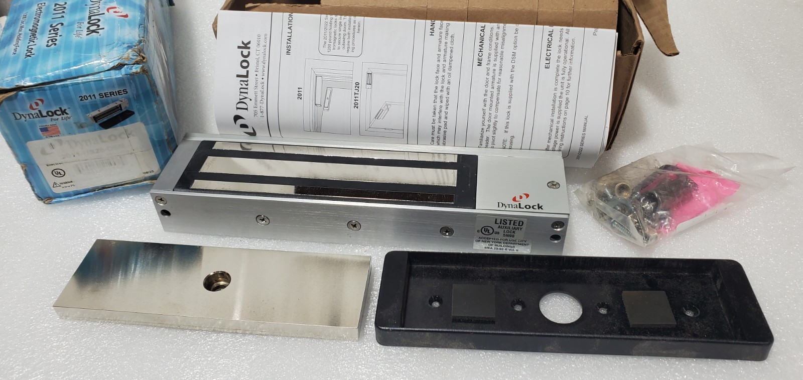 DynaLock 2011-US28-DSM Surface Mount Electromagnetic Lock 1200 LBS 12/24V NEW.