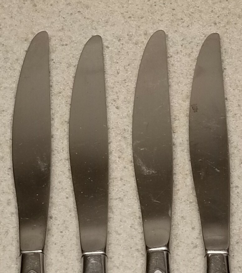 ONEIDA STAINLESS FLATWARE SATINIQUE (OLDER VERSION) 4 DINNER KNIVES 9 1/8"