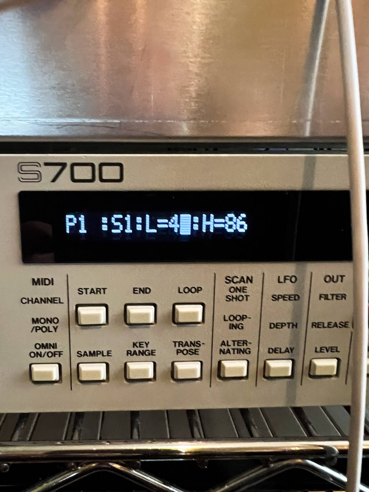 Akai S700 (Super Enhanced Black) LUX PMVA LED Display !