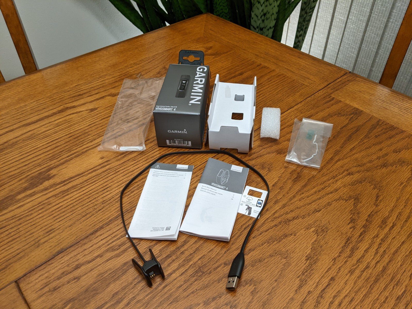 Garmin Viovsmart 4 Genuine Packaging Only: USB Charging/Data Clip, Box, Manual