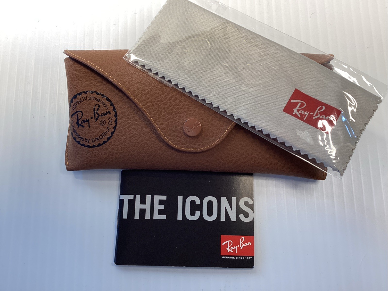 Ray Ban Original Leather Style Medium Case -Fits Most Ray-Ban Sunglasses Tan