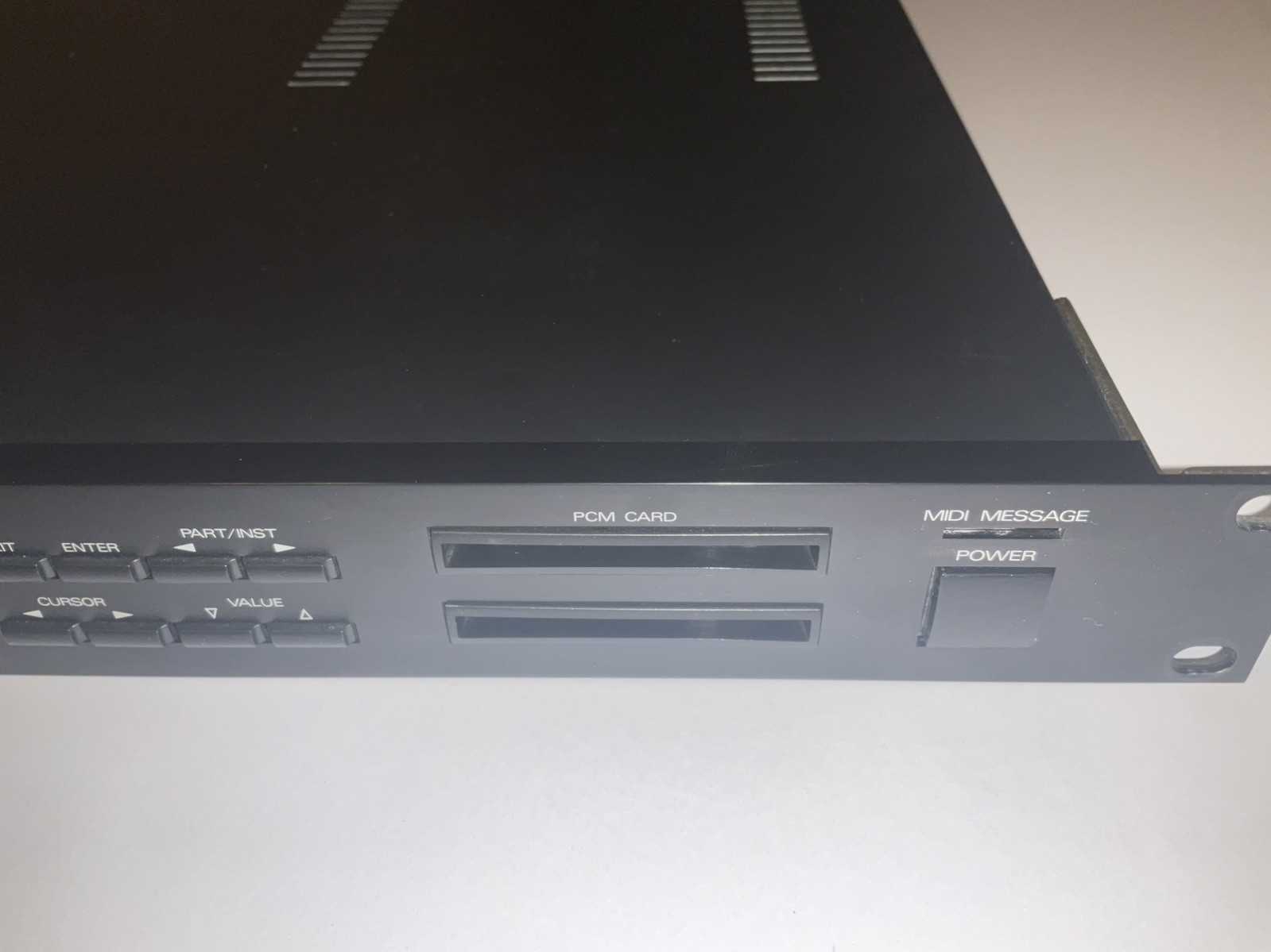 Roland U-220 RS-PCM Sound Module Rack Synthesizer