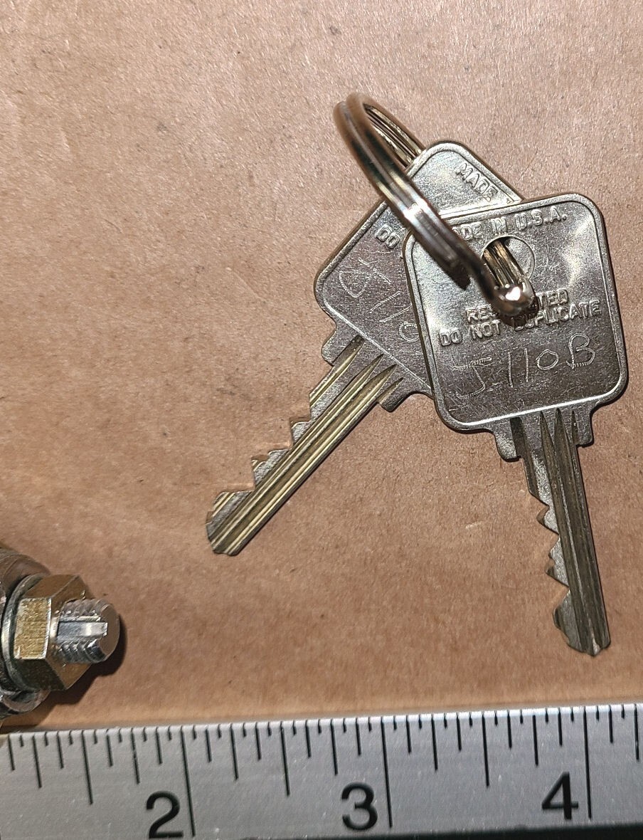 Medeco 1-1/2" long cam lock with 2 working keys - Tested good